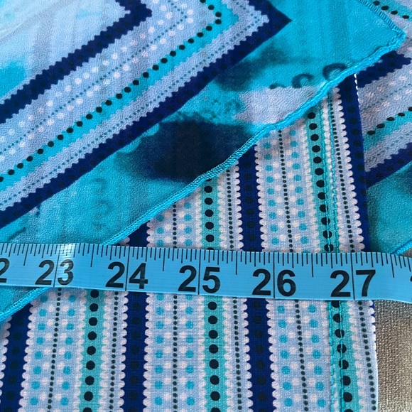 Sleeveless Top with Attached Sheer V Shape Covering - Picture 2 of 8